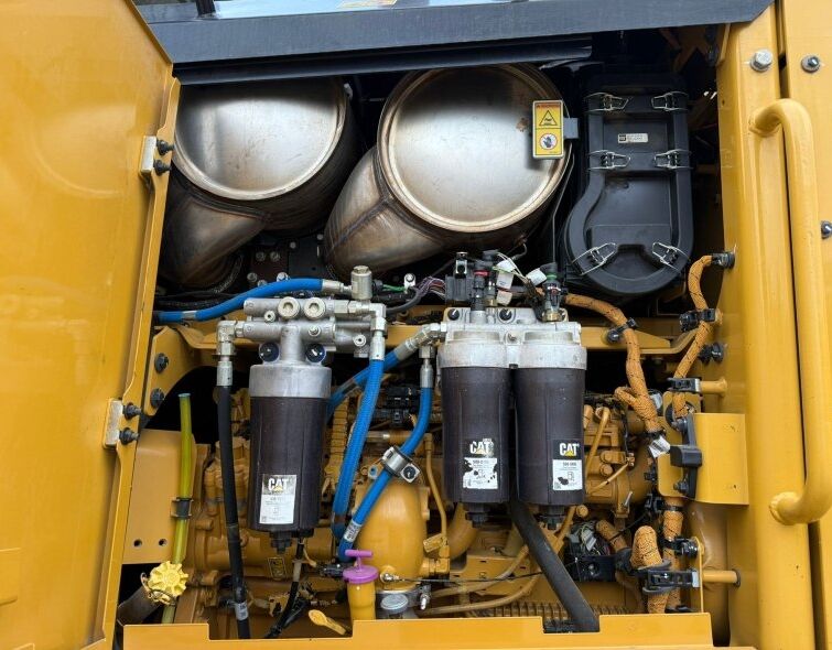 CATERPILLAR  140 AWD ***IMPECCABLE***